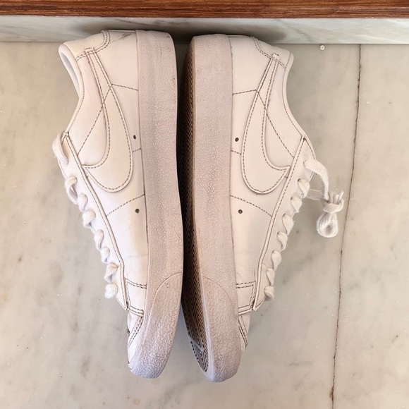 Nike Women’s Blazer Low 77’ Triple White Size 8 - Picture 7 of 10